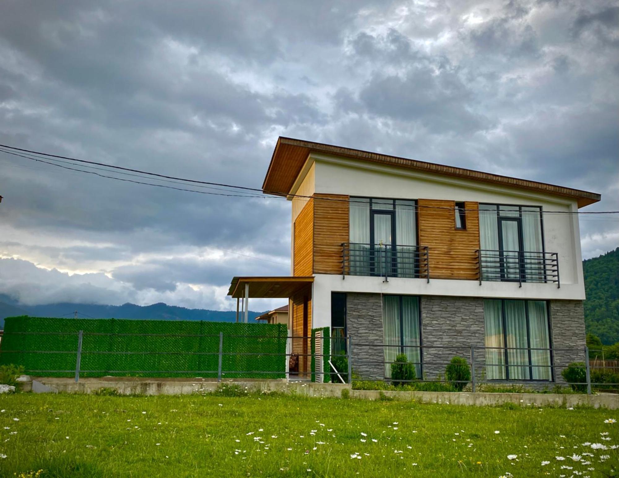 Cottage Marta Sadgeri ボルジョミ エクステリア 写真