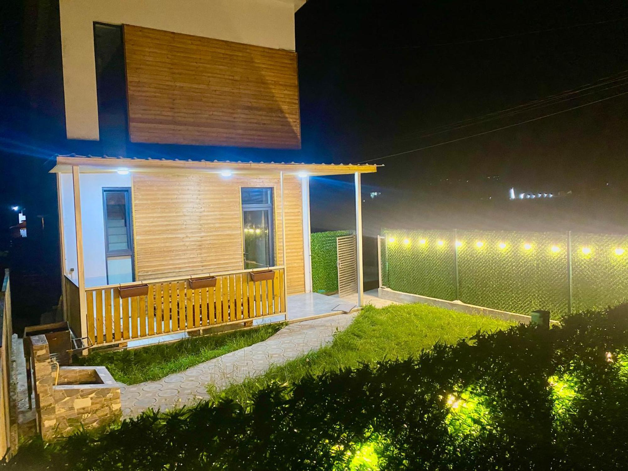 Cottage Marta Sadgeri ボルジョミ エクステリア 写真