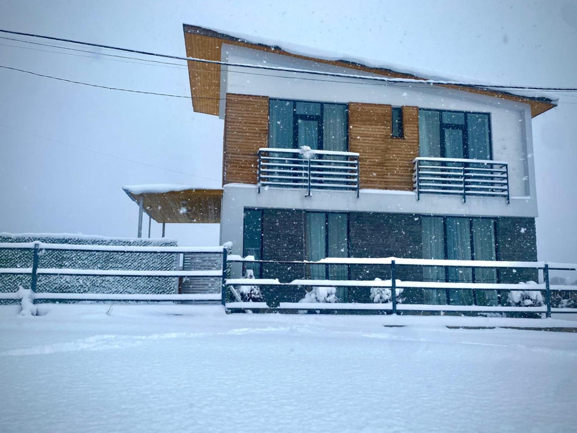 Cottage Marta Sadgeri ボルジョミ エクステリア 写真